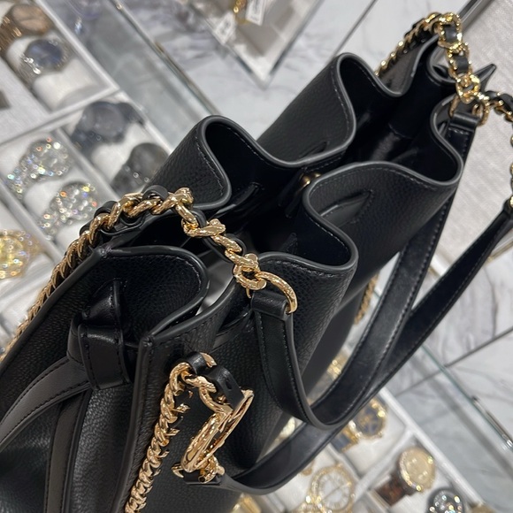 MICHAEL KORS Mina Large Chain Shoulder Tote Bag
Black
NWT - Picture 13 of 16